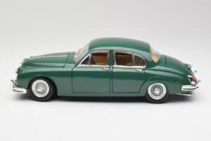 Jaguar Mk II British Racing Roheline Maisto 1:18 50287 Metall - pilt 4/8