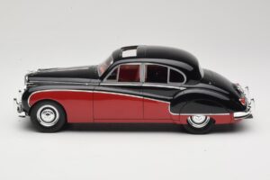 Jaguar Mk VIII Must & Tumepunane BoS Models 1:18 BOS408 Vaik - pilt 3/6