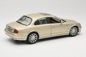 Jaguar S-Type X200 Pronks Maisto 1:18 50332 Metall - pilt 3/8