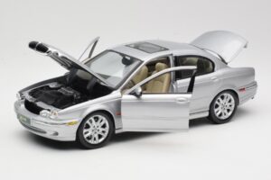 Jaguar X-Type Hõbedane Maisto 1:18 7271328 Metall - pilt 2/8