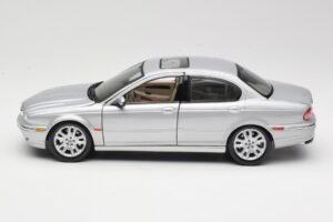 Jaguar X-Type Hõbedane Maisto 1:18 7271328 Metall - pilt 4/8