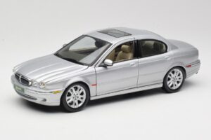 Jaguar X-Type Hõbedane Maisto 1:18 7271328 Metall