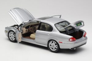 Jaguar X-Type Hõbedane Maisto 1:18 7271328 Metall - pilt 5/8