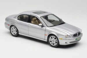 Jaguar X-Type Hõbedane Maisto 1:18 7271328 Metall - pilt 6/8