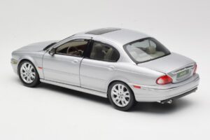 Jaguar X-Type Hõbedane Maisto 1:18 7271328 Metall - pilt 7/8
