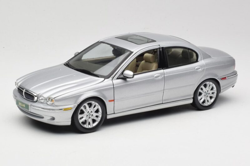 Jaguar X-Type Hõbedane Maisto 1:18 7271328 Metall