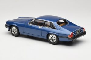 Jaguar XJ-S Sinine Road Signature 1:18 92658 Metall - pilt 7/8