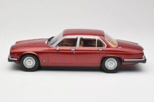 Jaguar XJ Series III Metallic Dark Red MCG 1:18 MCG18176 Metall - pilt 3/6