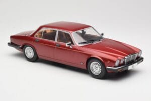 Jaguar XJ Series III Metallic Dark Red MCG 1:18 MCG18176 Metall - pilt 4/6