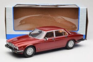 Jaguar XJ Series III Metallic Dark Red MCG 1:18 MCG18176 Metall - pilt 6/6