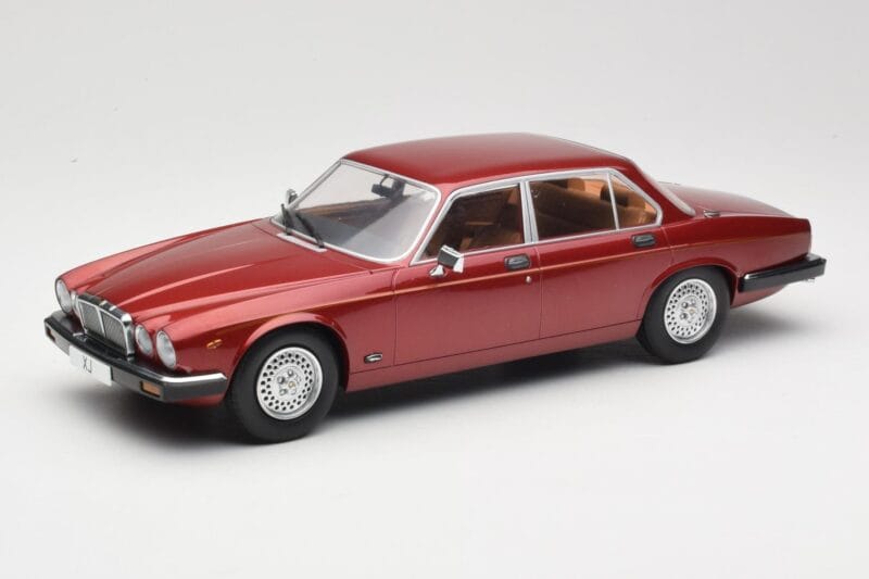 Jaguar XJ Series III Metallic Dark Red MCG 1:18 MCG18176 Metall