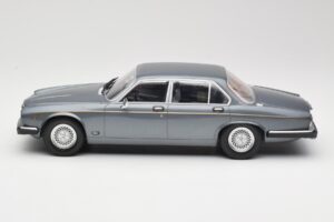 Jaguar XJ Series III Metallic Grey MCG 1:18 MCG18177 Metall - pilt 3/6