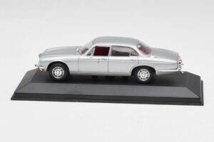 Jaguar XJ12 Series II Hõbedane Minichamps 1:43 400130401 Metall