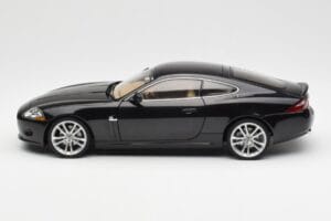 Jaguar XK-R X150 Midnight Must AUTOart 1:18 73632 Metall - pilt 4/8