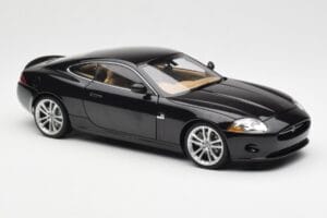 Jaguar XK-R X150 Midnight Must AUTOart 1:18 73632 Metall - pilt 6/8
