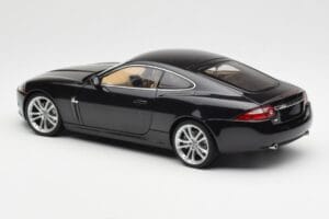 Jaguar XK-R X150 Midnight Must AUTOart 1:18 73632 Metall - pilt 7/8