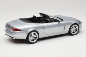 Jaguar XK X150 Kabriolett Hõbedane Minichamps 1:18 150130531 Metall - pilt 3/8
