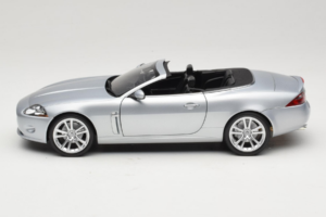 Jaguar XK X150 Kabriolett Hõbedane Minichamps 1:18 150130531 Metall - pilt 4/8