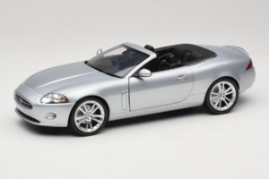 Jaguar XK X150 Kabriolett Hõbedane Minichamps 1:18 150130531 Metall
