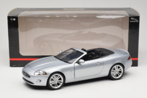 Jaguar XK X150 Kabriolett Hõbedane Minichamps 1:18 150130531 Metall - pilt 8/8