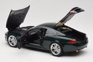 Jaguar XK X150 Coupe Roheline Minichamps 1:18 150130501 Metall - pilt 5/8