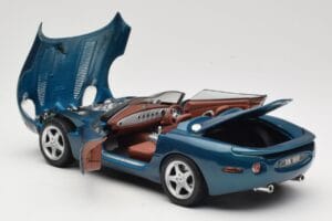 Jaguar XK180 Roheline Maisto 1:18 50337 Metall - pilt 5/8