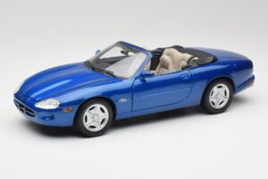 Jaguar XK8 X100 Kabriolett Azure Sinine Maisto 1:18 50286 Metall