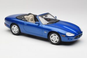 Jaguar XK8 X100 Kabriolett Azure Sinine Maisto 1:18 50286 Metall - pilt 6/8