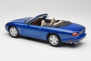 Jaguar XK8 X100 Kabriolett Azure Sinine Maisto 1:18 50286 Metall - pilt 7/8