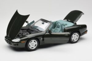 Jaguar XK8 X100 Kabriolett British Racing Roheline Maisto 1:18 50285 Metall - pilt 2/8