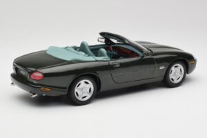 Jaguar XK8 X100 Kabriolett British Racing Roheline Maisto 1:18 50285 Metall - pilt 3/8