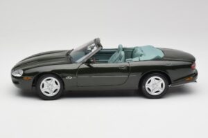 Jaguar XK8 X100 Kabriolett British Racing Roheline Maisto 1:18 50285 Metall - pilt 4/8
