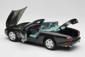 Jaguar XK8 X100 Kabriolett British Racing Roheline Maisto 1:18 50285 Metall - pilt 5/8