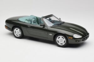 Jaguar XK8 X100 Kabriolett British Racing Roheline Maisto 1:18 50285 Metall - pilt 6/8
