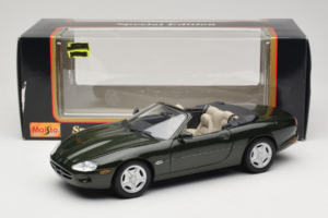 Jaguar XK8 Green Metallic Helehall Salongiviimistlus Maisto 1:18 31836 Metall - pilt 8/8