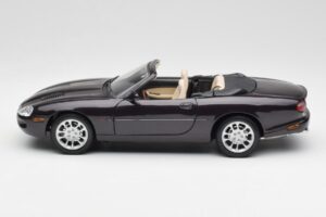 Jaguar XKR X100 Kabriolett Hall Maisto 1:18 50331 Metall - pilt 4/8