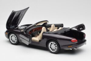 Jaguar XKR X100 Kabriolett Hall Maisto 1:18 50331 Metall - pilt 5/8