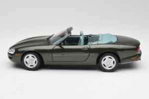 Jaguar XKR X100 Kabriolett Roheline Maisto 1:18 37800-M1 Metall - pilt 4/8