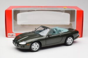 Jaguar XKR X100 Kabriolett Roheline Maisto 1:18 37800-M1 Metall - pilt 8/8