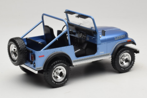 Jeep CJ-7 Laredo Sinine MCG 1:18 MCG18553 Metall - pilt 2/6
