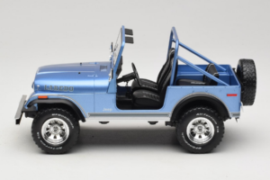 Jeep CJ-7 Laredo Sinine MCG 1:18 MCG18553 Metall - pilt 3/6