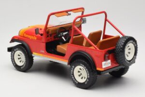 Jeep CJ-7 Renegade Punane MCG 1:18 MCG18110 Metall - pilt 5/6