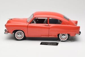 Kaiser Henry J Punane Sun Star 1:18 5092 Metall - pilt 4/8