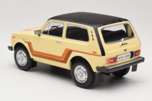 Lada Niva 2121 California Beeži MCG 1:18 MCG18004 Metall - pilt 5/6