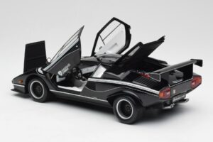 Lamborghini Countach LP500S Must Kyosho 1:18 08326K Metall - pilt 5/8