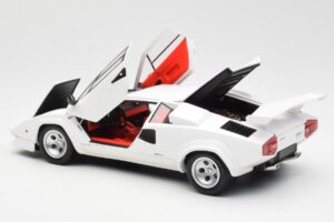 Lamborghini Countach LP500S Valge Kyosho 1:18 08320E Metall - pilt 5/8