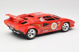 Lamborghini Countach Punane Bburago 1:18 3047 Metall - pilt 3/8