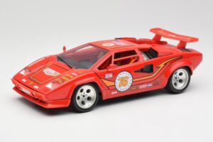 Lamborghini Countach Punane Bburago 1:18 3047 Metall