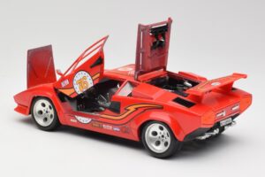 Lamborghini Countach Punane Bburago 1:18 3047 Metall - pilt 5/8
