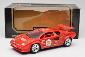 Lamborghini Countach Punane Bburago 1:18 3047 Metall - pilt 8/8